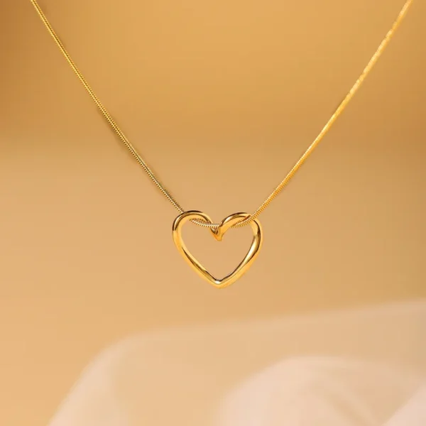 Bijoux-En-Gros-l-gant-Style-Simple-Forme-De-C-ur-Acier-Inoxydable-304-Le-Cuivre-Plaqu-Or-18K-vider-Pendentif Collier Cœur Éternel
