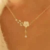 Pendentif Fleur Élégante